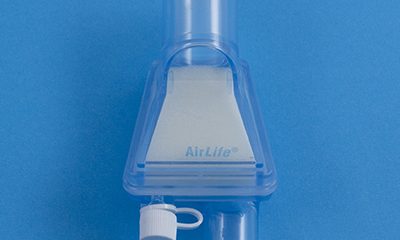 Filtro/humidificador condensador higroscópico de bajo volumen