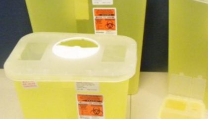 Sharp Safety® Contenedor Amarillo de Material Cortopunzante